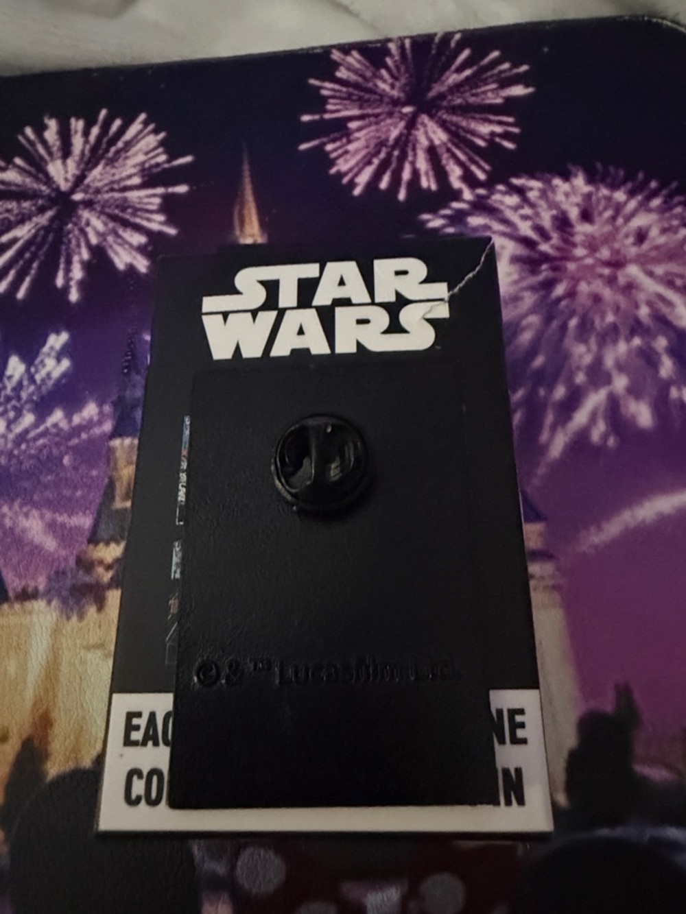 Star Wars Comic Cover Enamel Pin - Black, Red, Yellow - Picture 2 of 2
